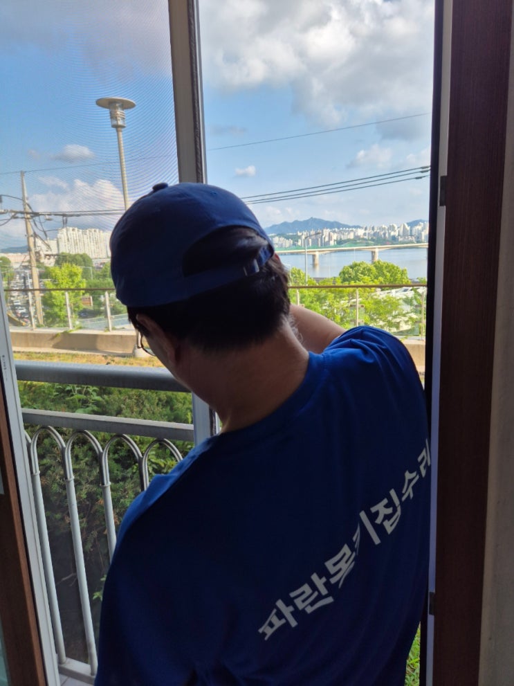  아디다스 모기 퇴치 업체 미세 방충망 교체 : 용산 청암자이 탁월한 가시성으로 한강이 눈앞에 펼쳐진 기분!