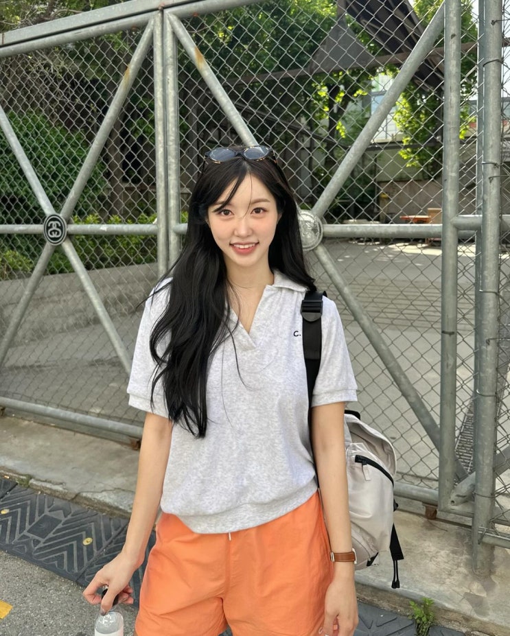  여름 여자 비즈니스캐주얼 강세일 출근룩으로 반팔 카라 티셔츠 브랜드는 무엇 ? w. 이코코