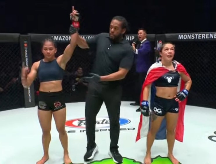  [원챔피언십] '랭킹 2위' Denice Zamboanga, Noelle Grandjean 상대로 판정승