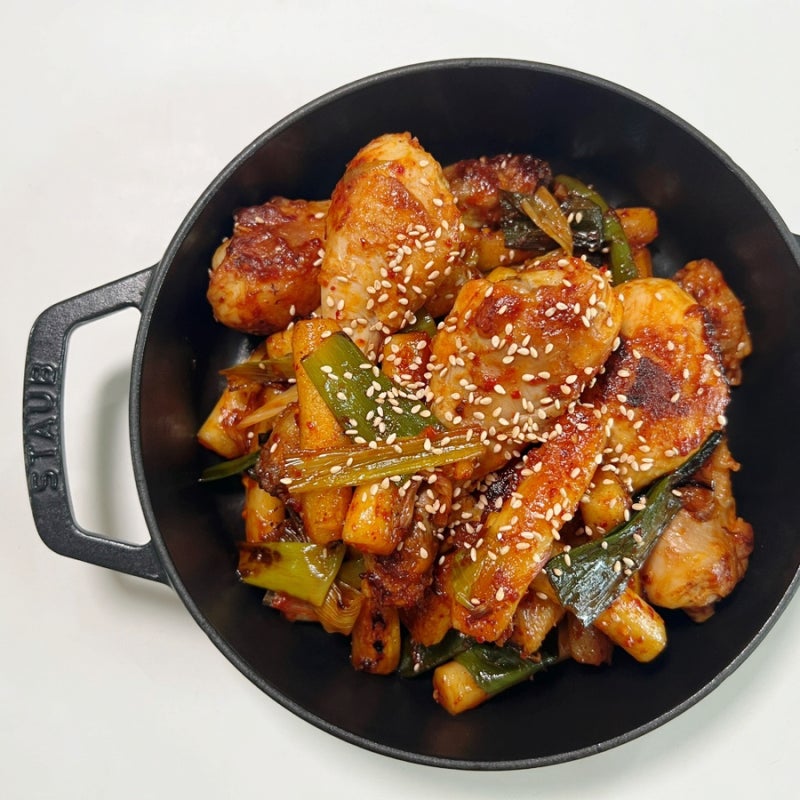 Chicken Tteokbokki Recipe by Ryu Soo-young (Pyeonsto-rang)