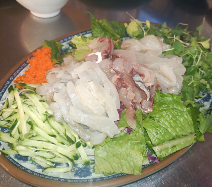 《꺼꾸잽이 초장집 강남역점》 분위기 좋은 곳에서 신선한 회를 함께 【#신논현역맛집 #신논현횟집】