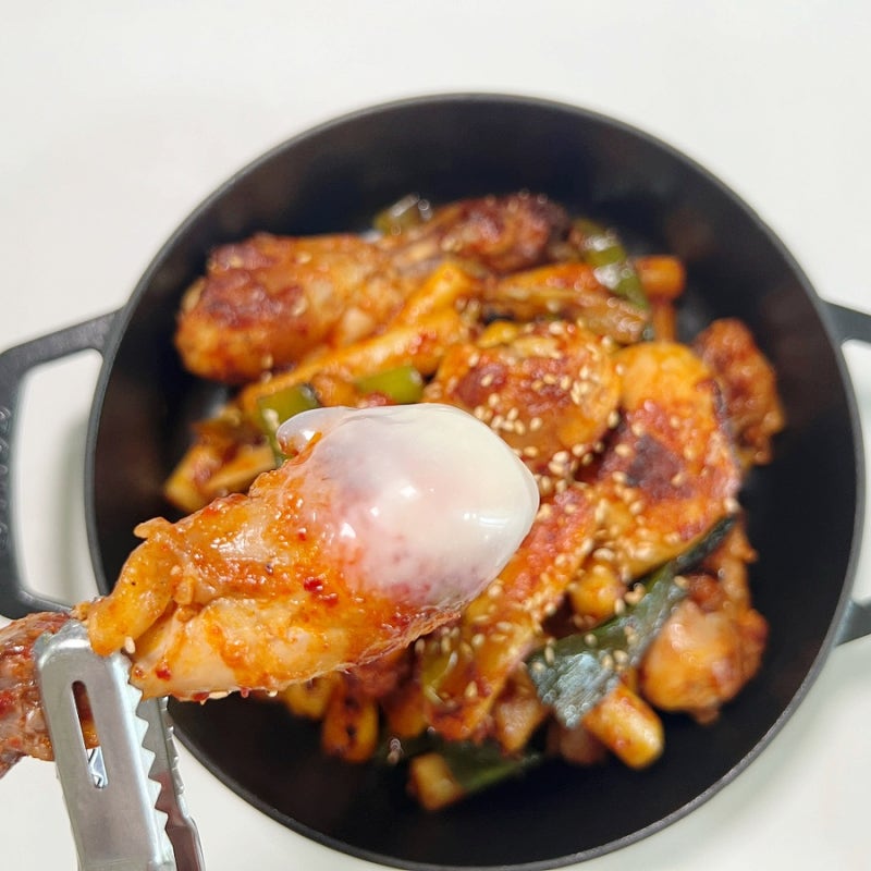Chicken Tteokbokki Recipe by Ryu Soo-young (Pyeonsto-rang)