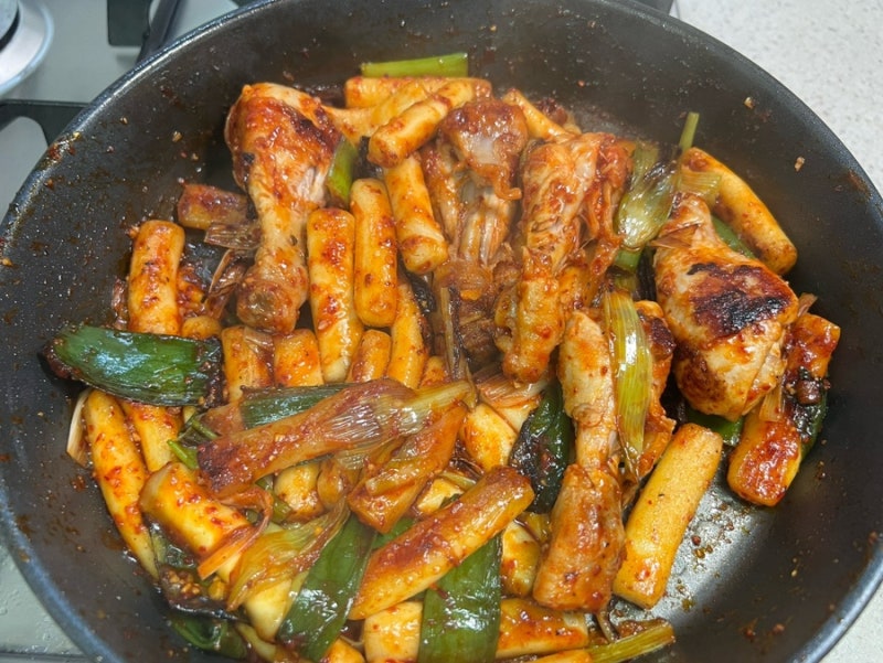 Spicy Chicken Tteokbokki with Gochujang & Mayo Sauce