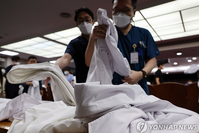 <b>의협 집단휴진</b> 선포 20일부터 개인병원 문 닫나