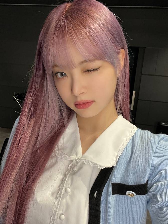Le Sserafim Hong Eunchae: Back Acne, Burping, Age, and Profile Information