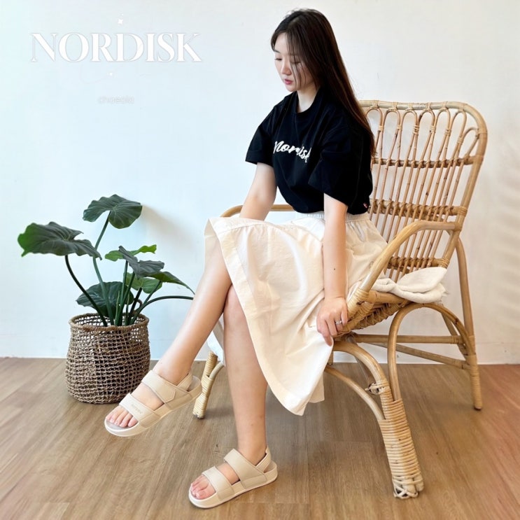 노르디스크 반팔 플레어 스커트 여자 스트랩 샌들 코디