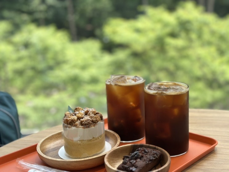  [뷰맛집 대형카페/구리] 힐링되는 통창 숲뷰 카페 juii 주이(떡케이크, 쌀 휘낭시에 맛집)