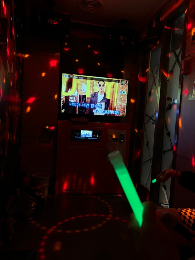 1박 2일 부산 여행 (1)🍀 - 이재모피자 | 흰여울문화마을 | 깡통시장 (씨앗호떡, 물떡) | 봉수삼춘 고등어회 | 우연한 서점  : 네이버 블로그