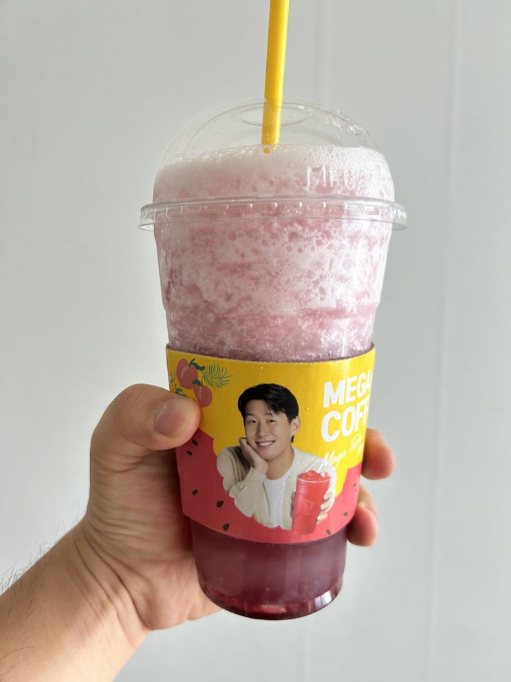  메가커피 신메뉴 <탱글탱글 포도알 티플레저>