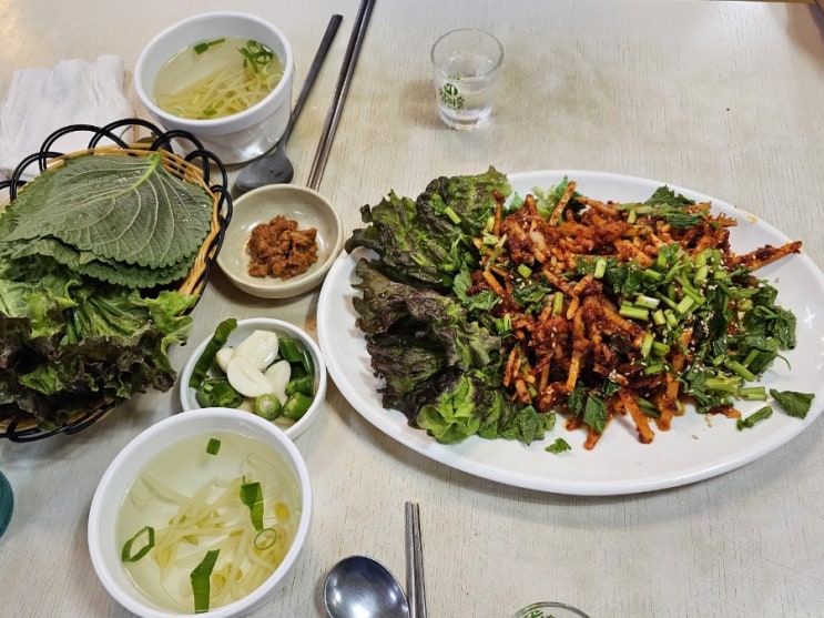 대구 교동 노포 맛집 남도 횟집 새콤달콤 무침회와 납작만두 대구 교동 노포 맛집 남도 횟집 새콤달콤 무침회와 납작만두