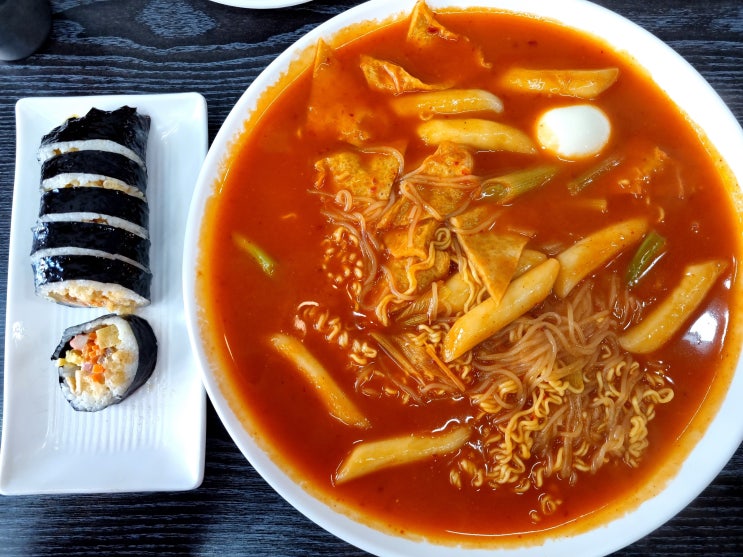  독특한 식감의 튀김 김밥 맛집 내돈내산 부평 메가김밥