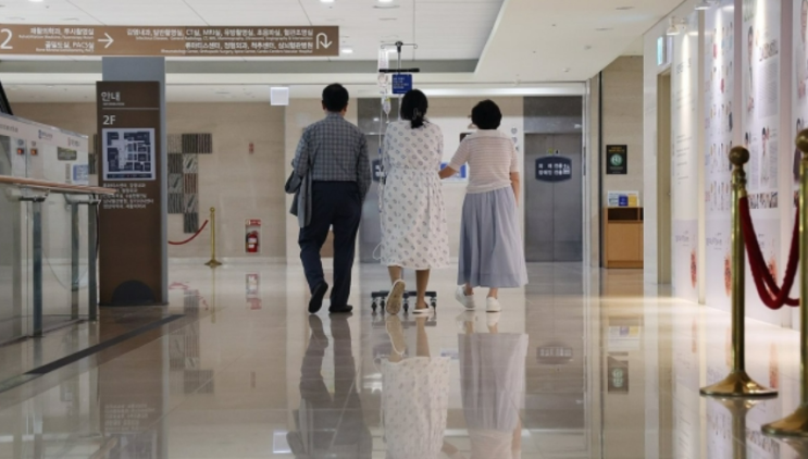 "지금 아프면 절대 안돼"…<b>의협 휴진</b> 선언에 환자·보호자 울분