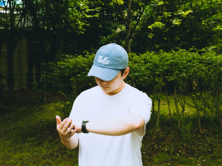  나인우 남자 연예인 볼캡, UCLA(유씨엘에이) 모자 여름 코디