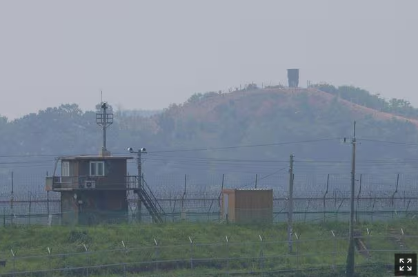 합참, "북한, <b>대남 확성기 설치</b> 동향... 오늘은 가동하지 않기로."