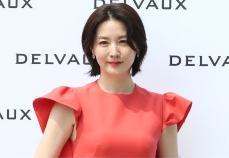 배우 <b>이영애</b>, <b>쌍둥이</b> 자녀와 함께 아동단체에 5100만 원 기부