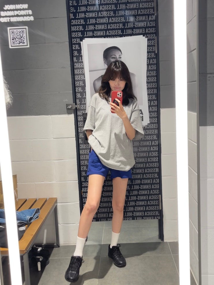 미의 과대평가에 대하여, 서머싯 몸 <케이크와 맥주> 중, 낫띵에브리띵 토트백, 놓고 온 Zara 블라우스 잘했어. 아디다스 쇼츠, 새로운 팁토우 네일, 머메이드 티어스