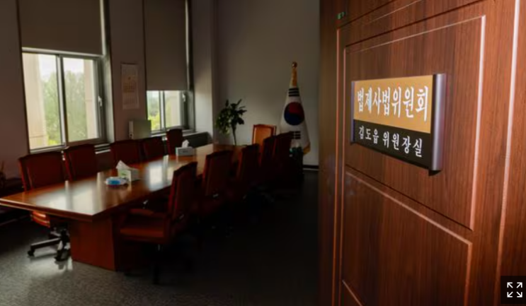 야당(더불어민주당) 뜻대로…오늘 11개 <b>상임 위원장 선출 강행</b>.