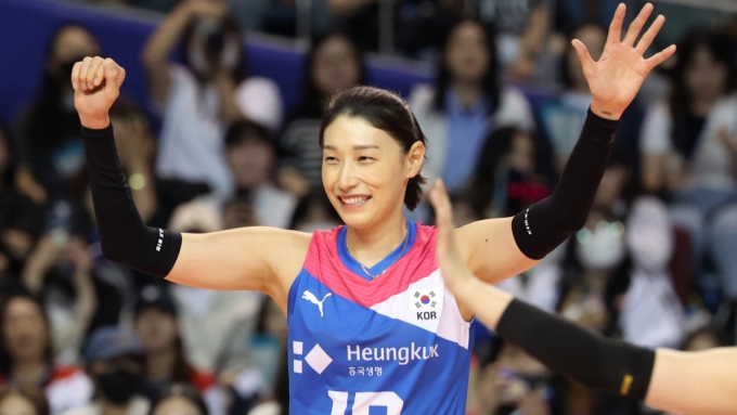 국대 은퇴한 김연경 "연금? 많이 못 받는다…올림픽 메달 없어서" 국대 은퇴한 김연경 "연금? 많이 못 받는다…올림픽 메달 없어서"