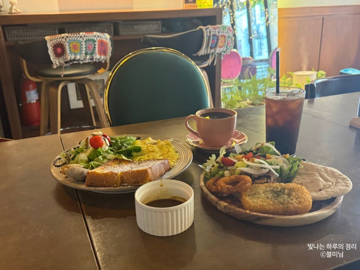 신선하게 든든한 교대브런치 맛집 플랫다이닝카페