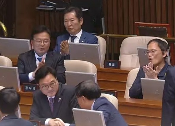 충격적인 추미애 국회의장 낙선: 당원을 모욕한 민주당의원들
