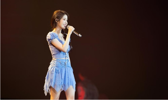 아이유 쿠알라룸푸르 <b>단독 콘서트 성료</b> 다음은 런던이다 프로필... 
