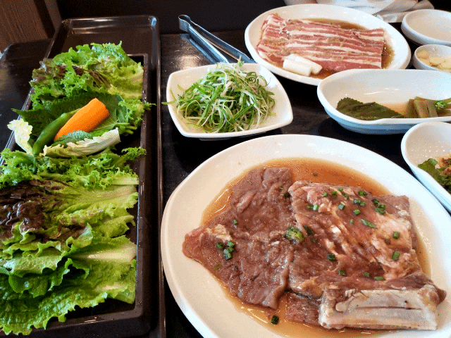  부산 하단동 친절함과 서비스가 넘치는 고기 맛집 본가사하점