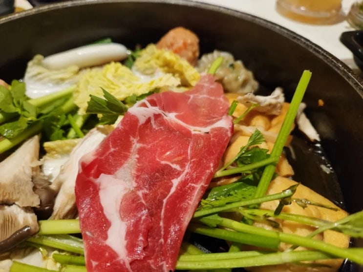 자연 가득한 프리미엄 식사. 이태원 분위기 좋은 인생 스키야키 맛집 [오름채 이태원 몬드리안 호텔점]