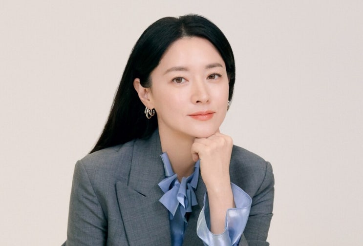 배우 <b>이영애</b>, <b>쌍둥이</b> 자녀와 함께 취약계층 아동 치료지 지원