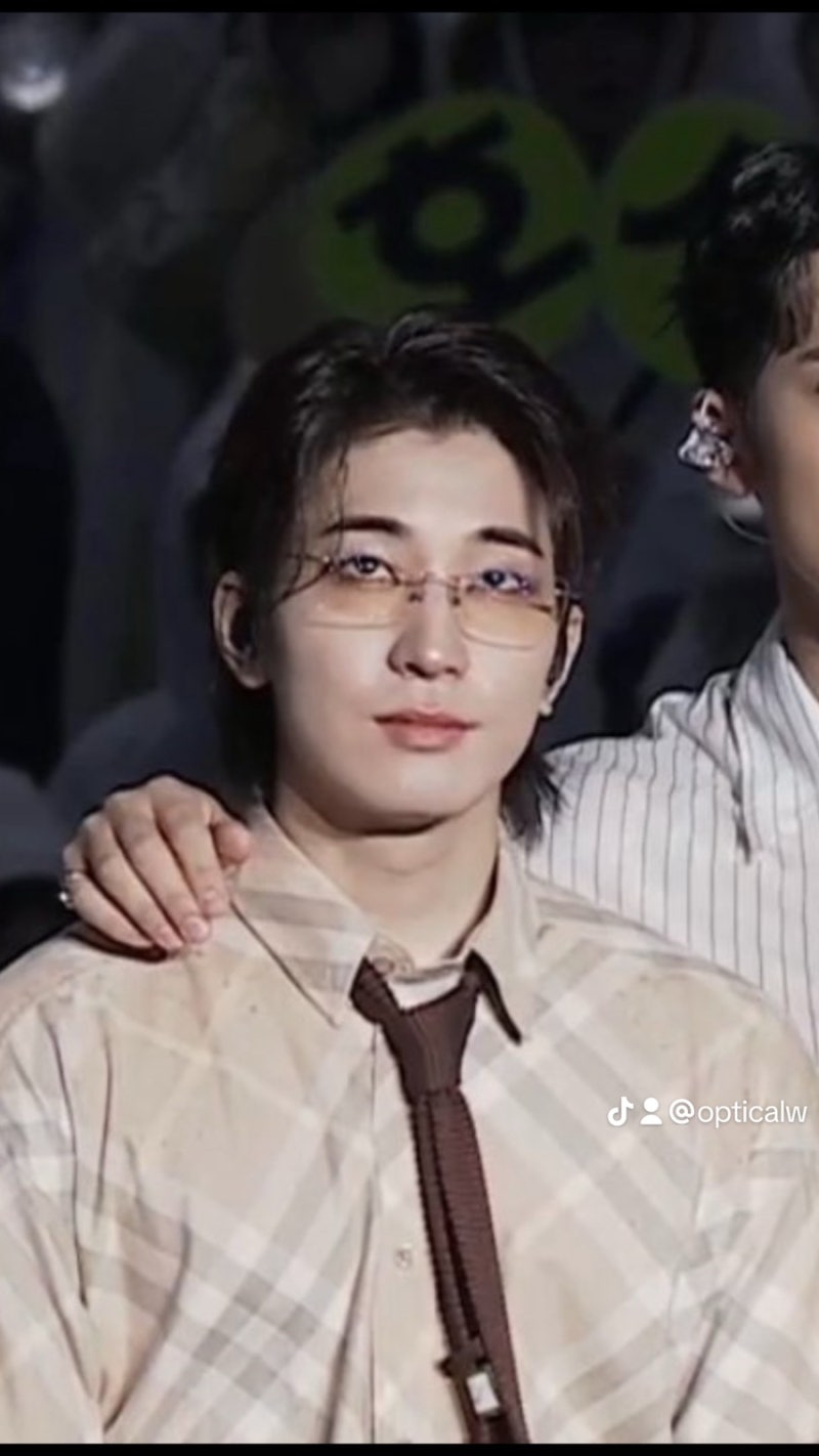 SEVENTEEN 圓佑的眼鏡