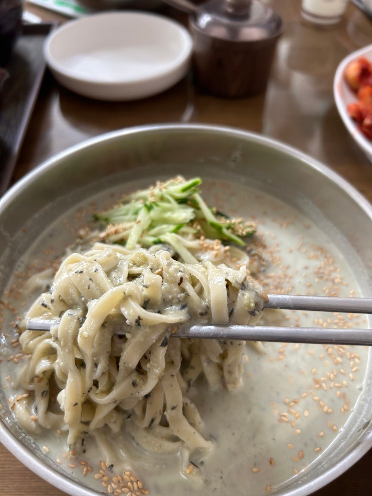  서울 동대문구 안암오거리 노부부가 하는 칼국수맛집 <부부바지락손칼국수> (냉콩국수)