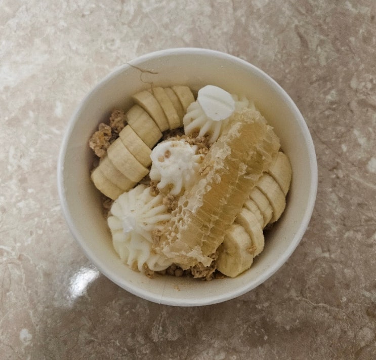  요아정 꿀조합 추천 (바나나 + 그래놀라 + 벌집꿀) 판매량이 가장 많은 조합