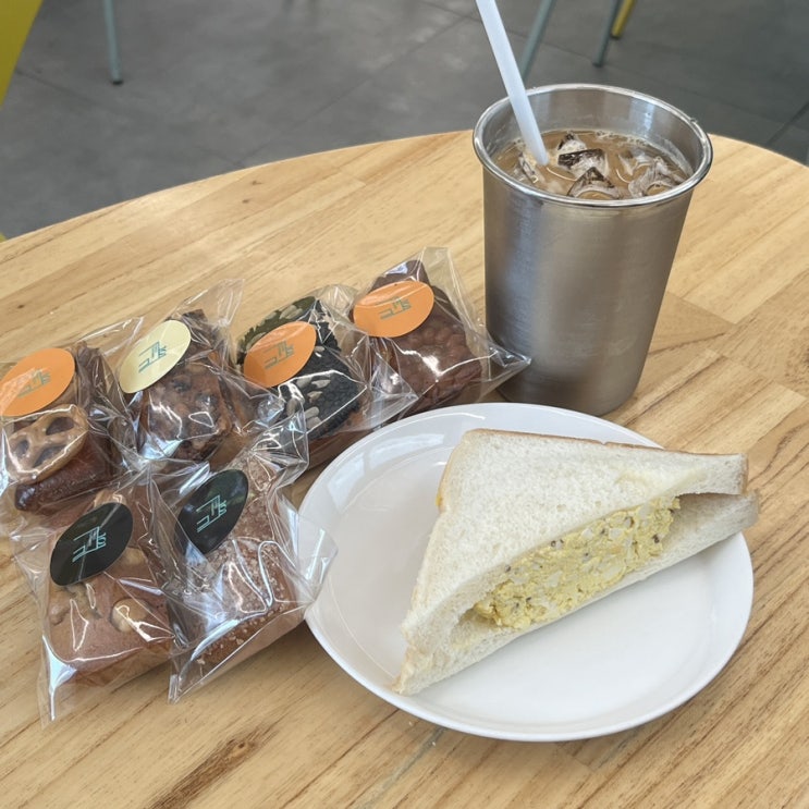  주차 가능 조용한 서초역 카페 101커피컨테이너