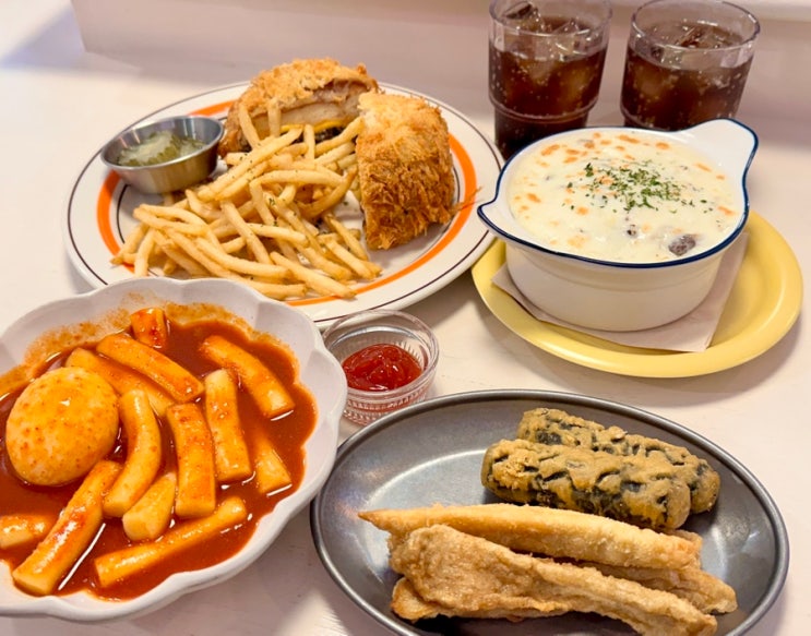  건대 입구 맛집 탐방 커먼그라운드 미국 분위기 킹스낵 데이트 추천