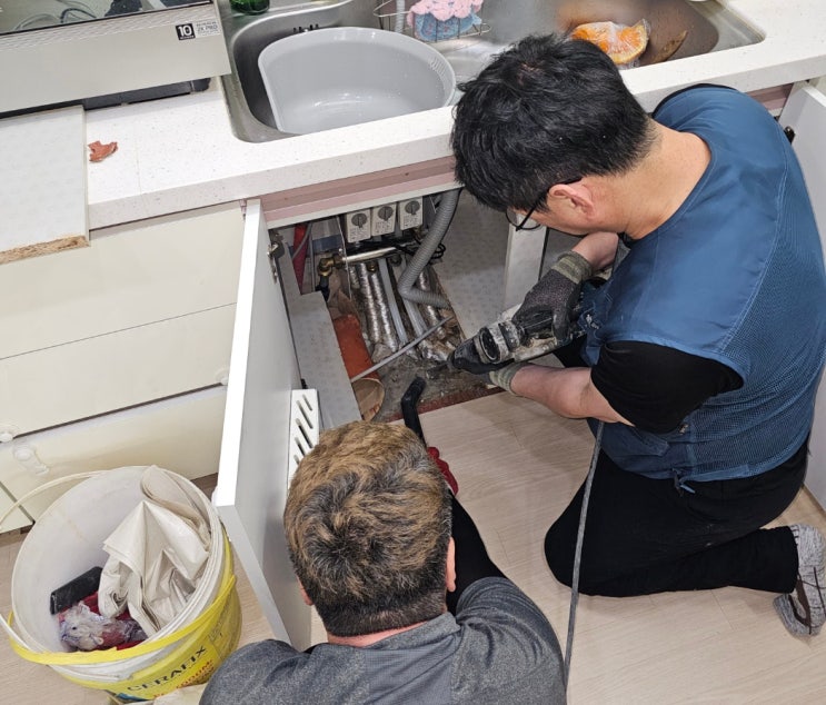  부산 진구 아파트 누수 노후된 난방 분배기 배관 교체 공사로 해결