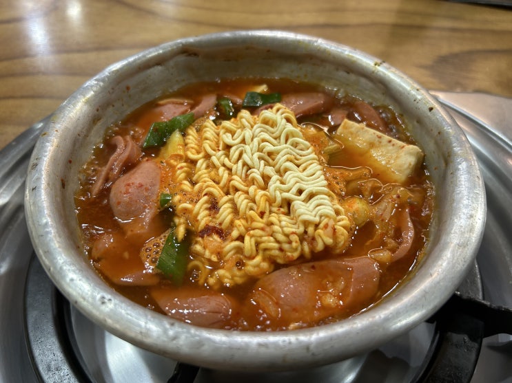  서울 동대문구 용두동사거리 가성비 혼밥 맛집 <명성식당> (부대찌개)