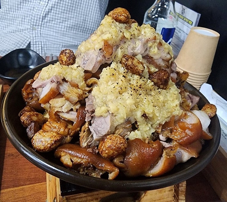  천호 진정한족발 - 마늘향이 폭발하는 통마늘족발! 근데 좀 아쉬운데...