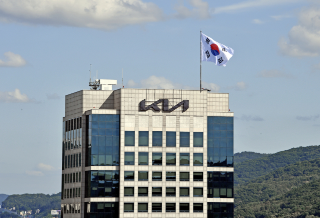 "환갑 축하금 100만원씩 달라"···도 넘은 기아노조