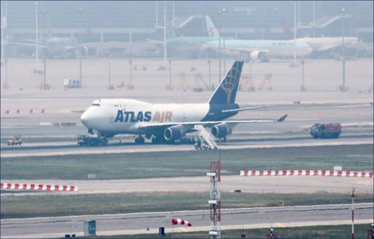 <b>인천공항</b>서 착륙하던 <b>화물기 타이어</b> 파열로 1활주로 운영 중단