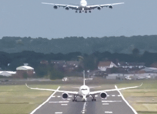 여객기 충돌 위기 겨우 모면... 인도 몸바이 공항 여객기 충돌 위기 겨우 모면... 인도 몸바이 공항
