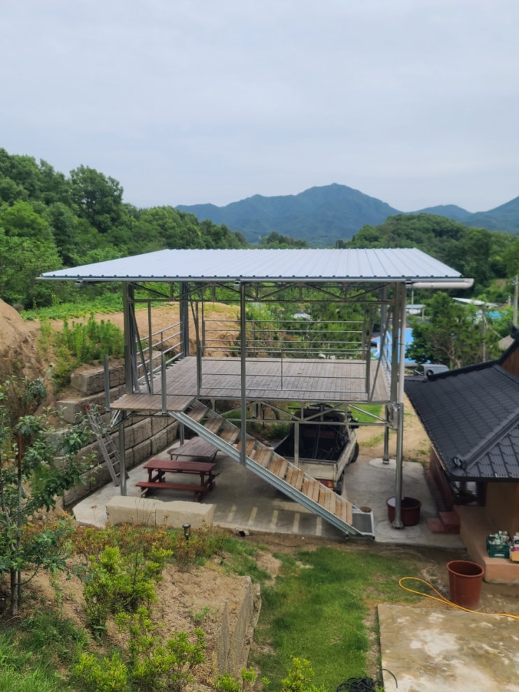  경북 예천군 전원주택 마당 필로티 2층 데크 지붕공사