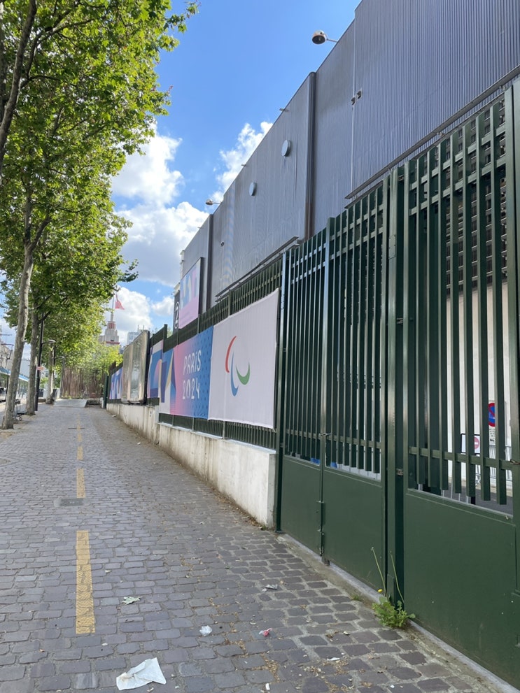  Paris 2024 Olympics : Accreditation card & Uniform
