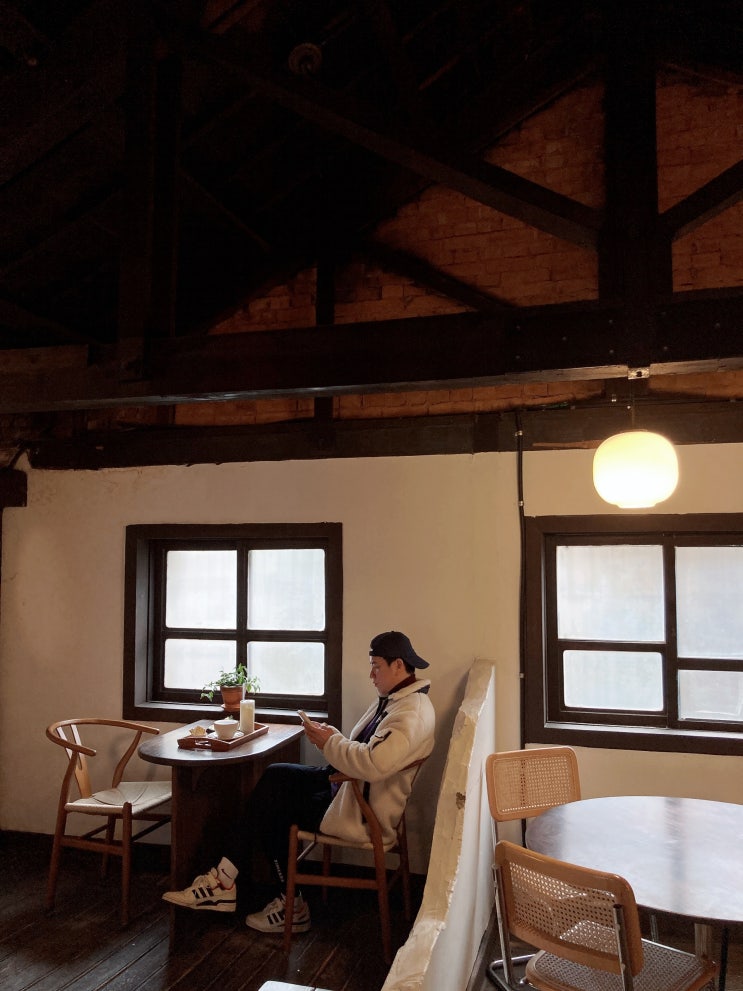  [군산 여행 가볼 만한 곳] 포토존이 많은 분위기 좋은 카페 틈(TEUM)(+레몬파운드,아이스 밤라떼 추천)