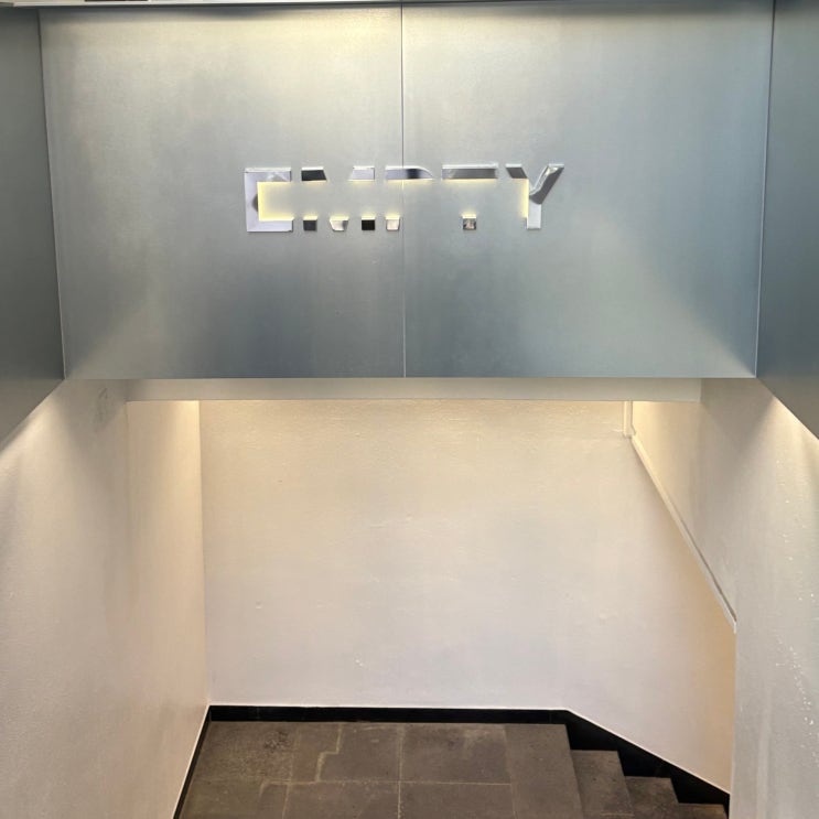  【E(  )PTY】 엠프티 압구정 베이스먼트 / 압구정로데오 편집샵