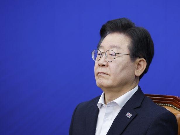 검찰, <b>이재명</b> '불법 <b>대북 송금</b>' <b>혐의</b> 기소... 제3자... 