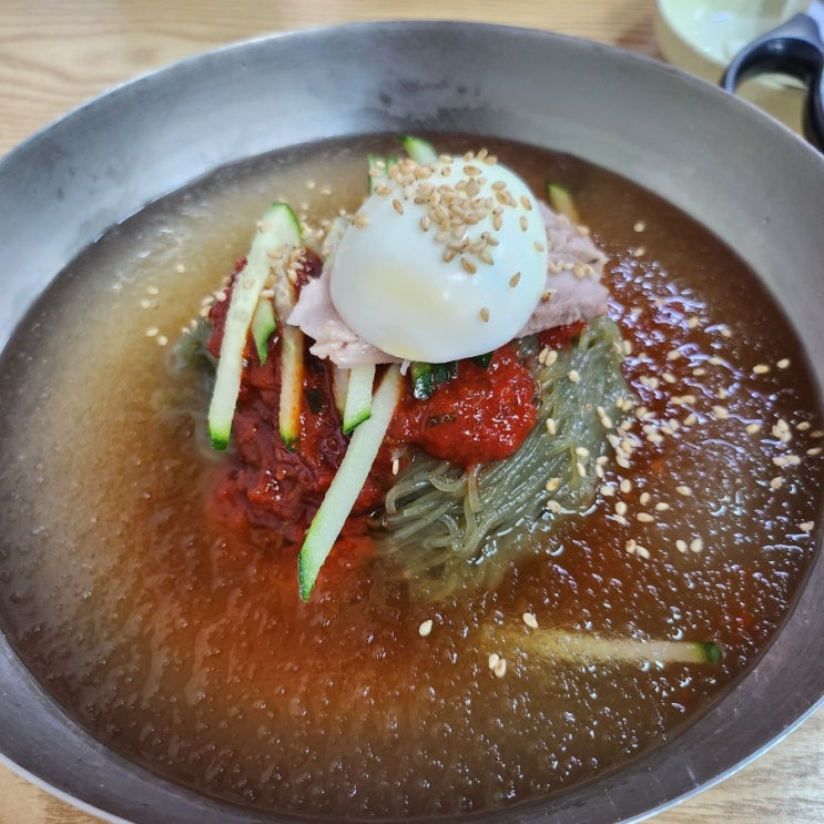  여름이면 밀면이지 부산대 쑥밀면