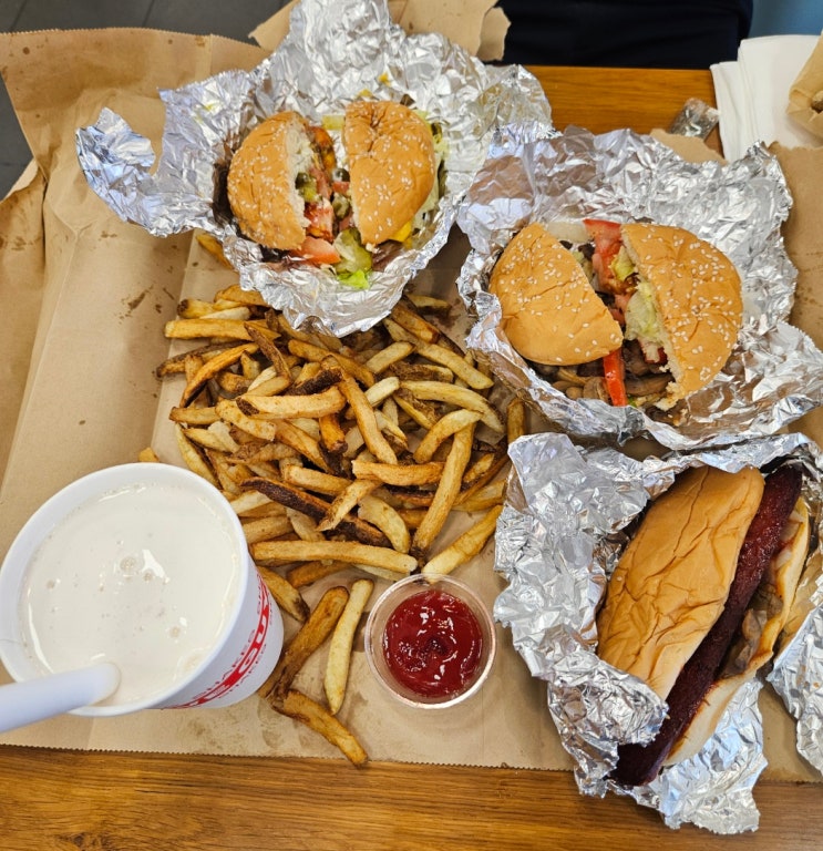  [가시 Food실록] 서울역 줄 서서 먹는 땅콩 주는 햄버거 가게 파이브 가이즈(대기 Tip, 매장 위치, 영업시간)