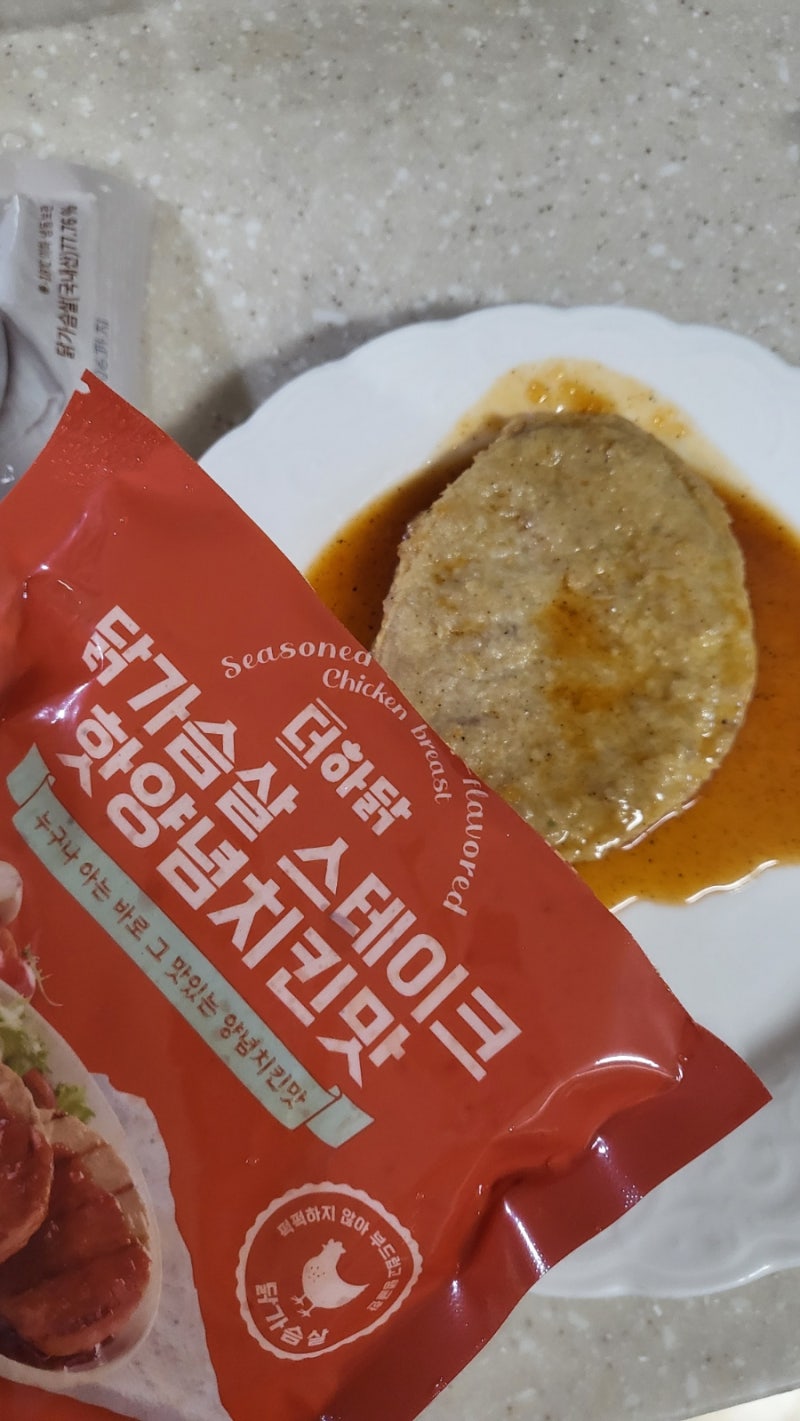 촉촉한 식감의 다이어트  식단으로 딱 좋은   더하닭 닭가슴살 스테이크