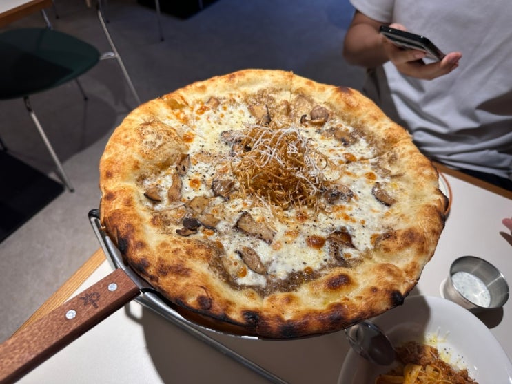  연희동 신상 맛집 도우클럽 쫄깃한 도우에 진심인 피자 맛집