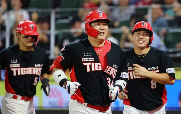 KIA, 0-5를 13-7로 뒤집고 1위 복귀, <b>최형우</b>는 이승엽 넘고... 