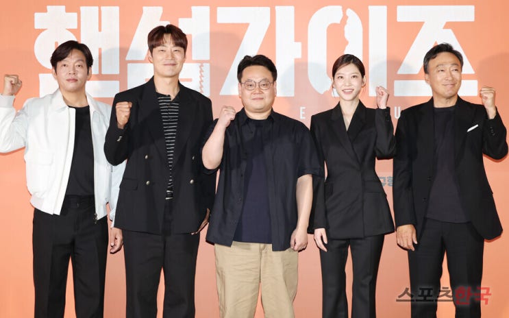  영화 ‘핸섬가이즈’ 원작 리메이크 출연진 후기 평점 줄거리 내용 예고 무대인사 시사회 정보 총정리_영어공부
